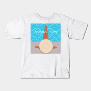 Иллюстрация девушки на пляже. Kids T-Shirt